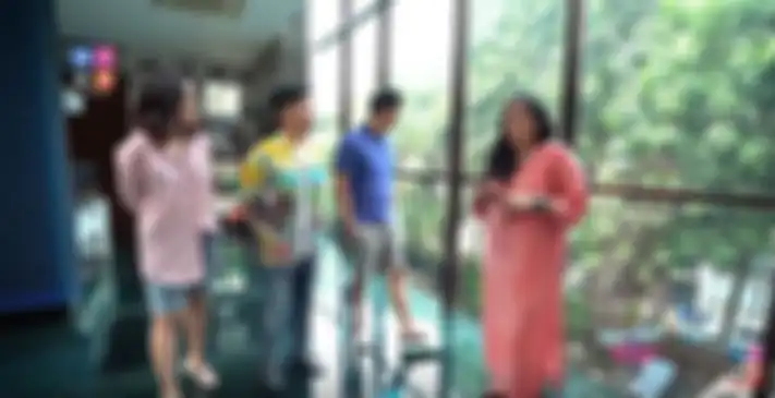 Sudut ruangan yang memiliki lantai kaca anti peluru