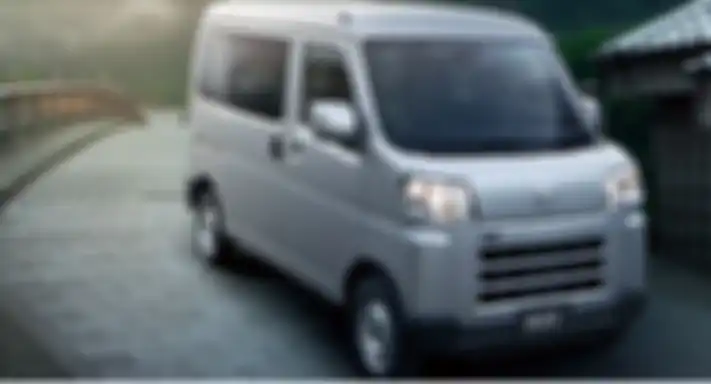 Daihatsu Hijet Reborn fungsional dengan pintu belakang model geser