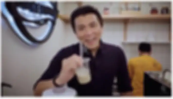 Reino Barack saat menirukan ucapan Syahrini.