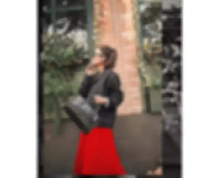 Outfit merah Ayla Dimitri