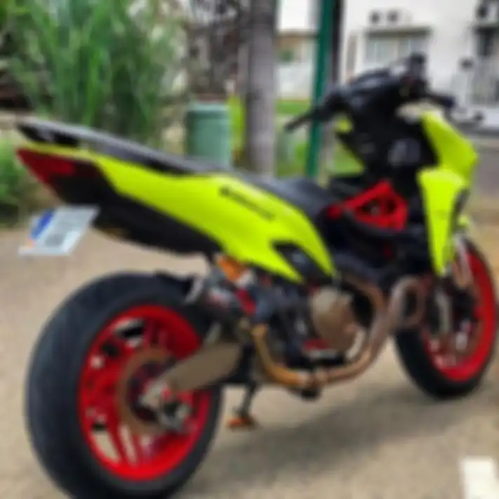 Modifikasi digital Honda Vario pakai mesin L-Twin milik Ducati.