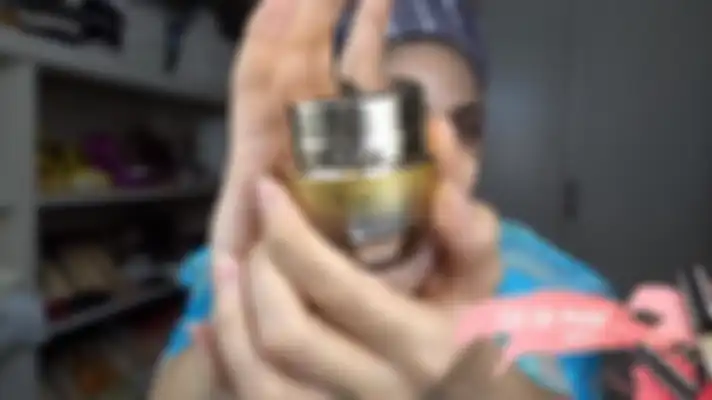 Skincare Luna Maya: Cle de Peau Eye Contour Cream
