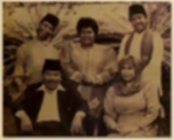 Foto Rano Karno bersama pemeran Si Doel Anak Sekolahan.