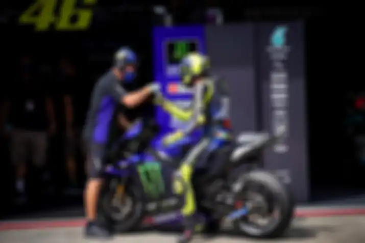 Valentino Rossi tampil dengan epiknya di kualifikasi 1 (Q1) MotoGP Austria 2020 kemarin, (15/8/2020) hingga bisa lolos ke kualifkasi 2 (Q2)