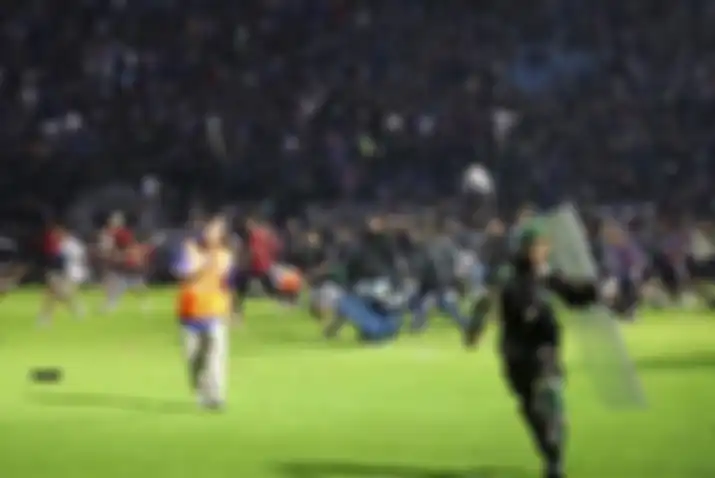 Inilah 9 foto pilu kerusuhan di Stadion Kanjuruhan Malang yang merenggut nyawa 2 polisi. Jenazah korban bergelimpangan bikin nyesek.