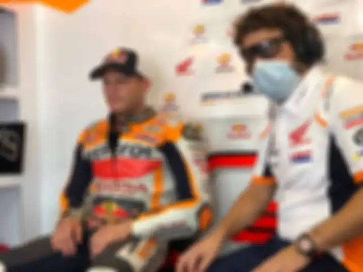 Test rider Repsol Honda, Stefan Bradl (kiri) gantikan Marc Marquez di MotoGP Algarve 2021.