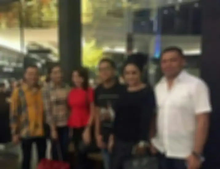 Kebersamaan Aurel Hermansyah dan Azriel Hermansyah bersama Krisdayanti dan Raul Lemos