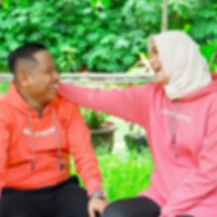 Narji Cagur mencuri perhatian lewat foto panen kebun miliknya di Pekalongan, Jawa Tengah.