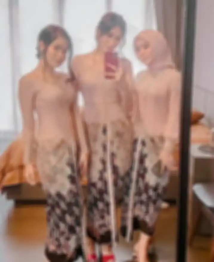 Penampilan Anggun putri Iis Dahlia, Salshadilla Juwita di pernikahan Ali Syakieb