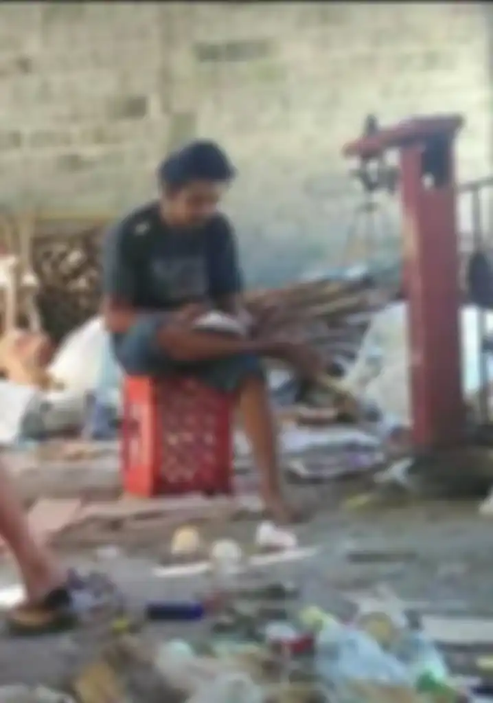 Gus Samsudin yang mengaku bukan kyai didesak jalani profesi ini lagi setelah berseteru dengan Pesulap Merah. Foto YouTuber Blitar digeruduk.