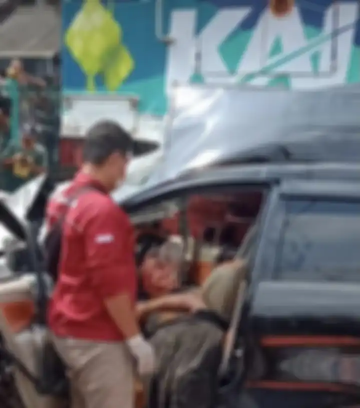 Korban tewas dalam kecelakaan mobil yang terseret kereta di Bekasi ternyata punya jabatan mentereng di PKS.