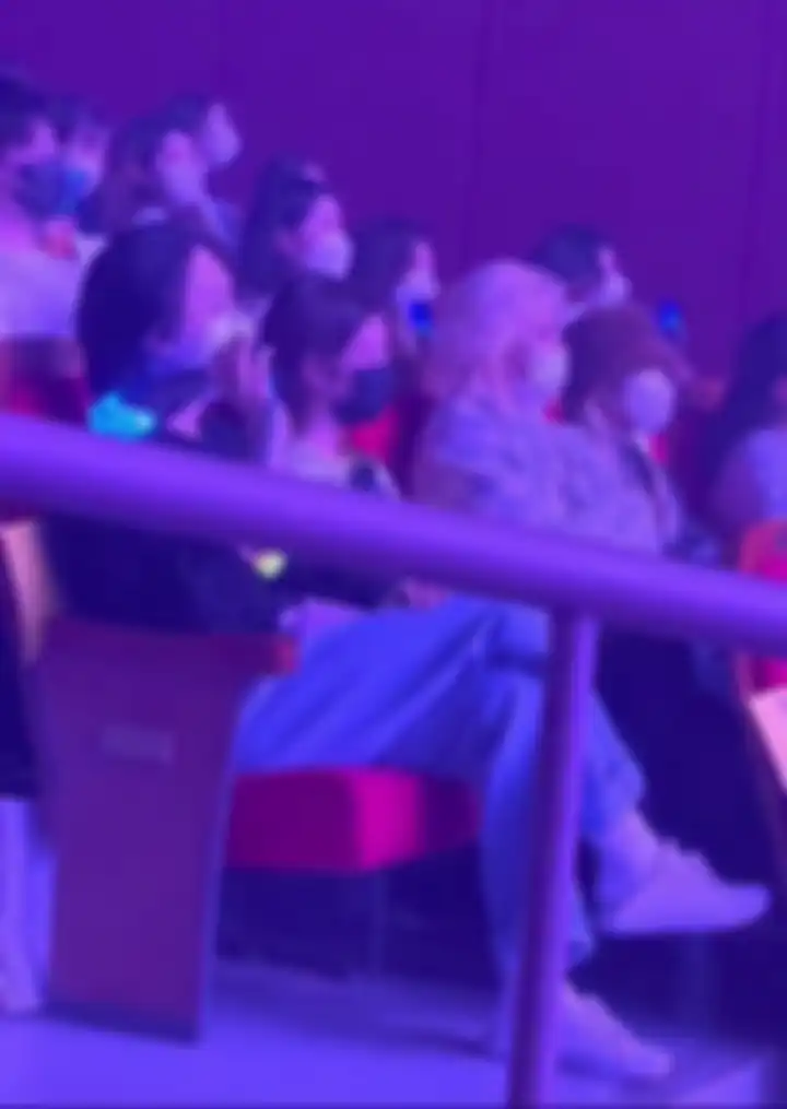 Jinu, Jennie, Jongyeon di konser Mino WINNER