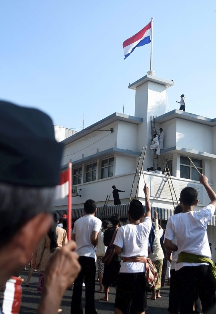 Peristiwa perobekan bendera tahun 1945 tiap tahun diperingati dengan digelar tetrikal di lokasi yang sama, kini menjadi Hotel Majapahit, Surabaya, Kamis (19/9/2019).