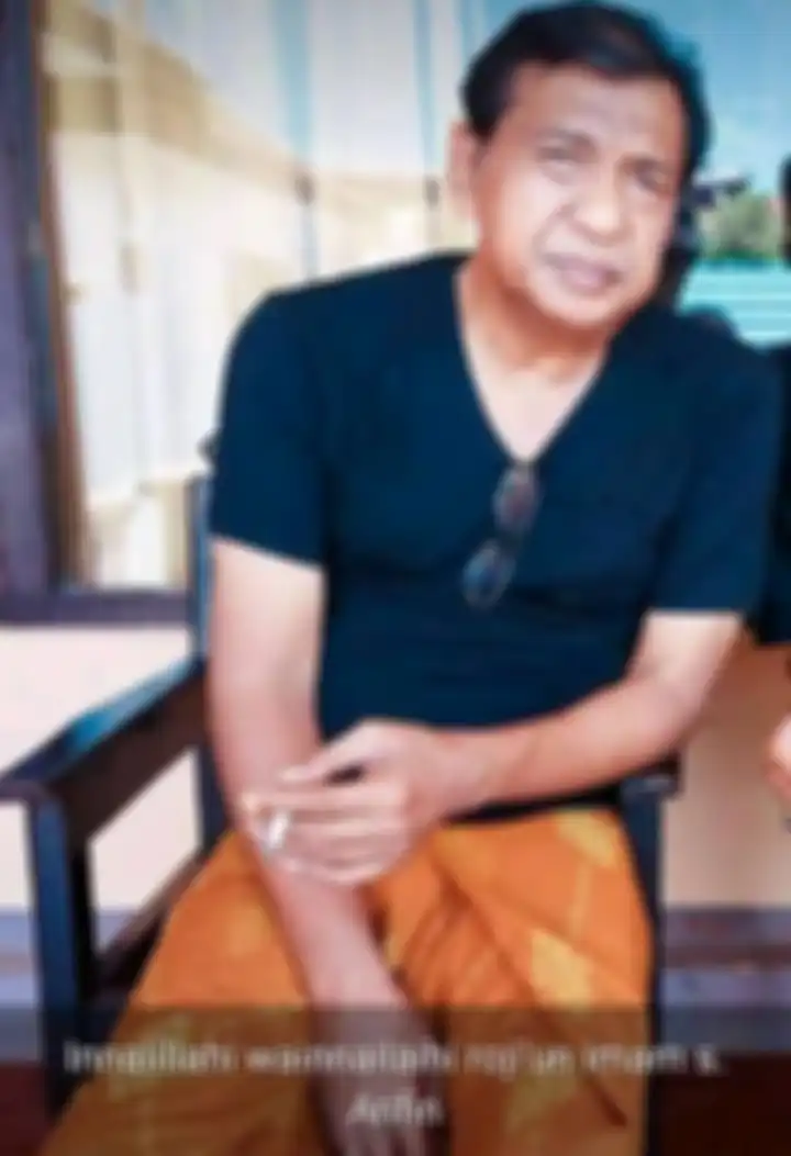 Dalam foto itu, jenazah Imam S Arifin terlihat terbujur kaku di atas ranjang sederhana di rumahnya. Hati netizen nyesek melihatnya.