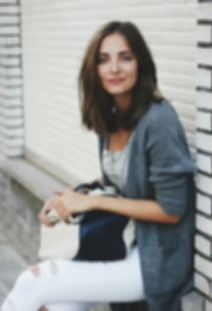 Collarbone length hair