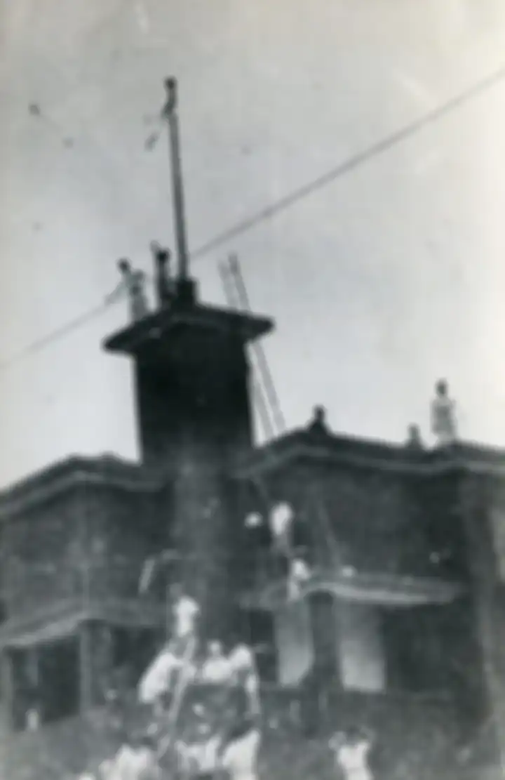 Peristiwa perobekan bendera merah putih biru di Hotel Yamato, Surabaya, 19 September 1945.