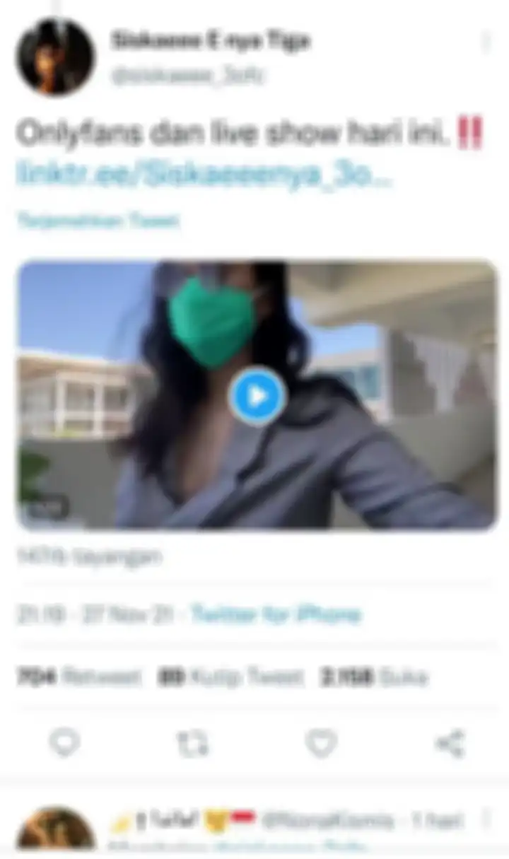 Foto wanita pamer aurat ini langsung menjadi perbincangan hangat di berbagai grup media sosial. Ternyata tampangnya mudah dikenali ojol.