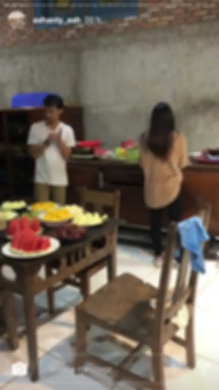 meja makan di rumah Ahmad Dhani