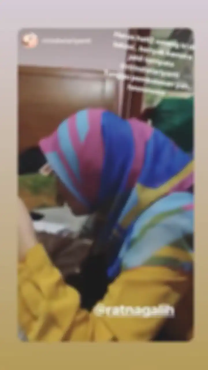 Ratna Galih Makan Sate