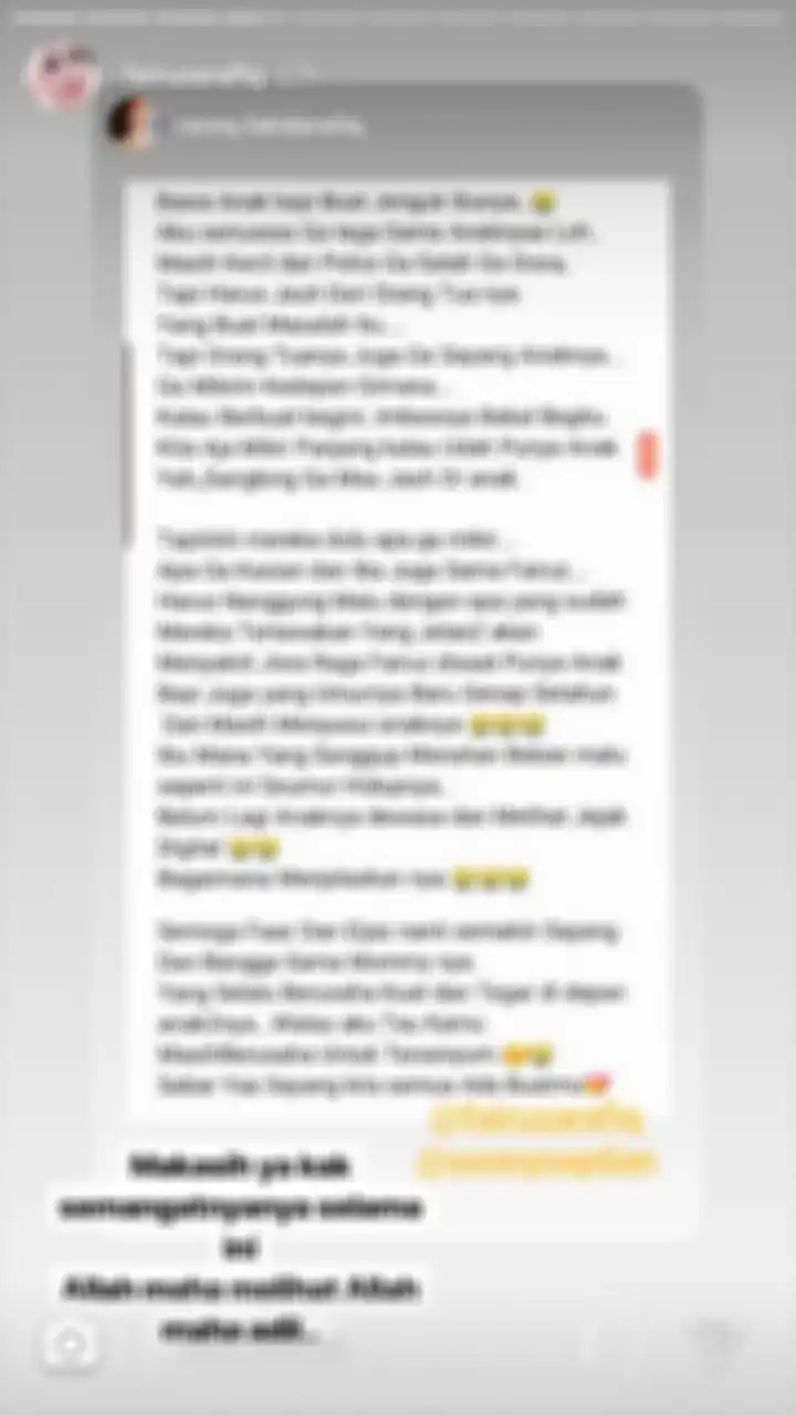 Ranny A Rafiq, kakak Fairuz, menanggapi tangisan Rey Utami saat dijenguk anaknya yang masih bayi.