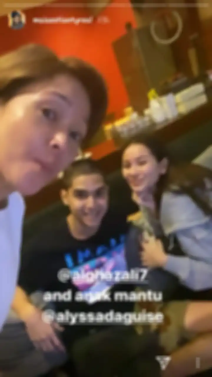 Maia Estianty bersama putra sulungnya dan Alyssa Daguise
