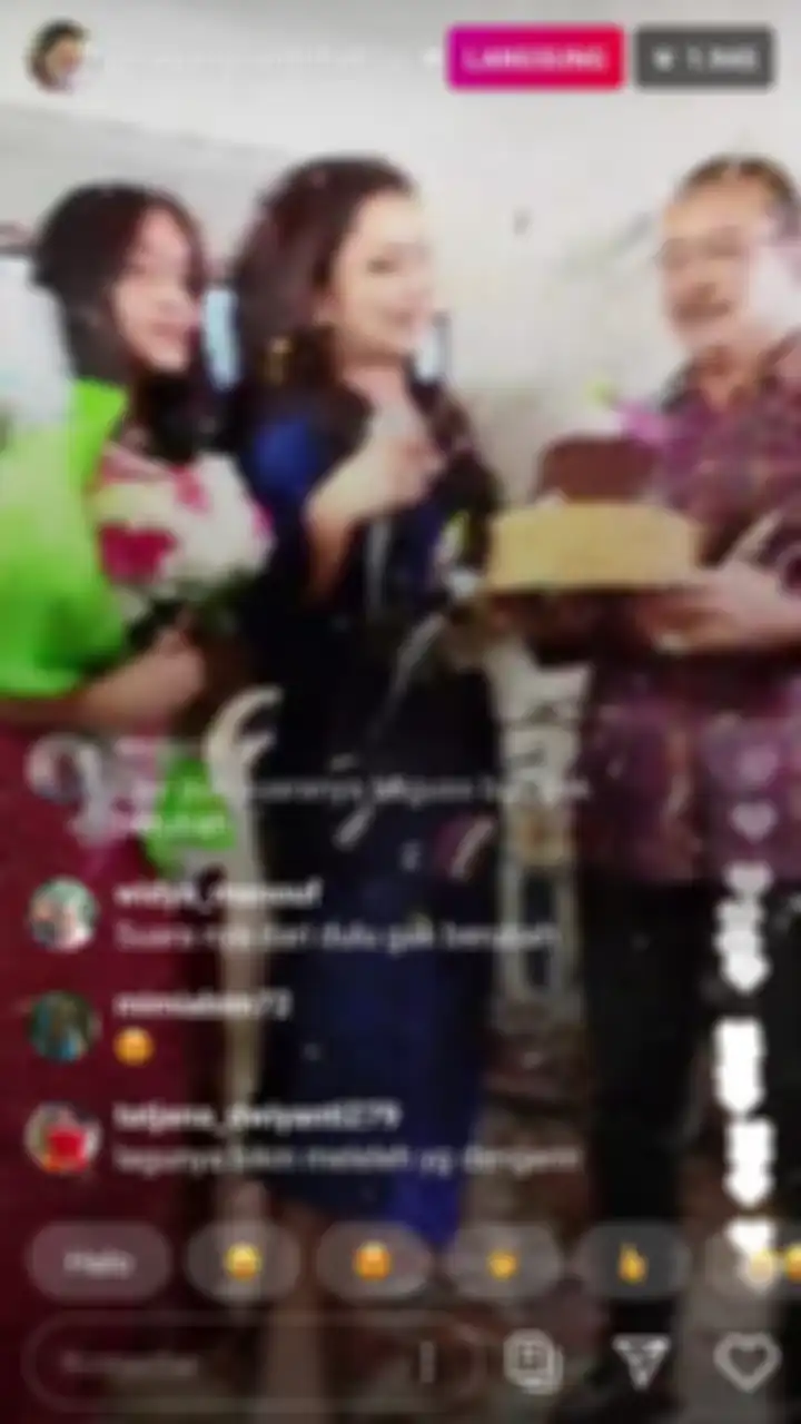 Mayangsari diberikan kejutan saat ulang tahunnya.