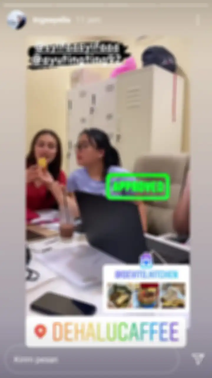  Ayu Ting Ting baru-baru ini jadi perbincangan netizen lantaran kepergok temui wedding organizer.