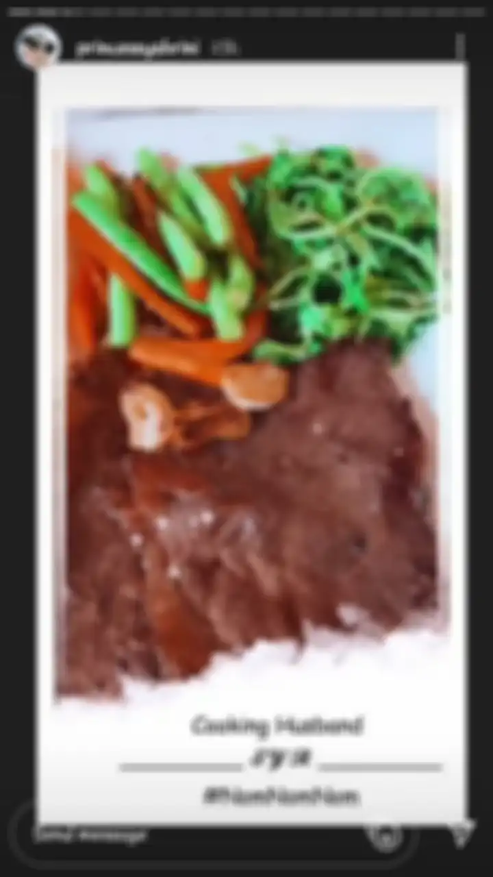 Reino Barack masak steak untuk Syahrini