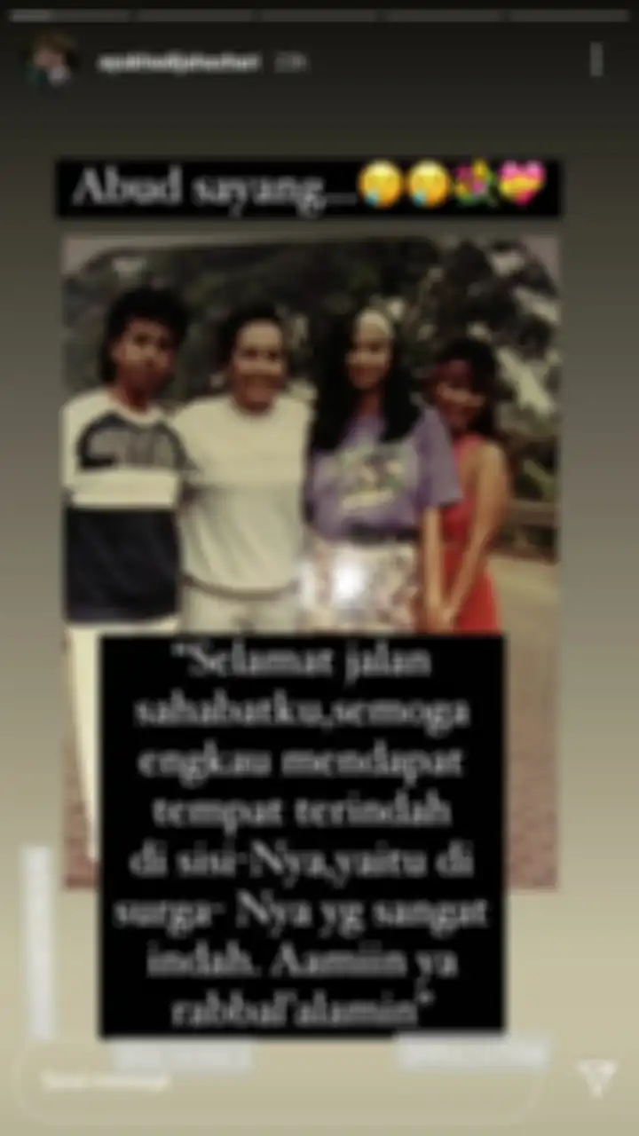 Unggahan Ayu Azhari