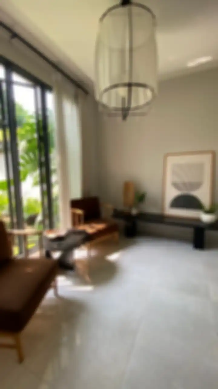 Ternyata Ada di Jakarta Timur, Rumah Modern Tropis ini Terasa Seperti Berada di Resort Pulau Dewata. 