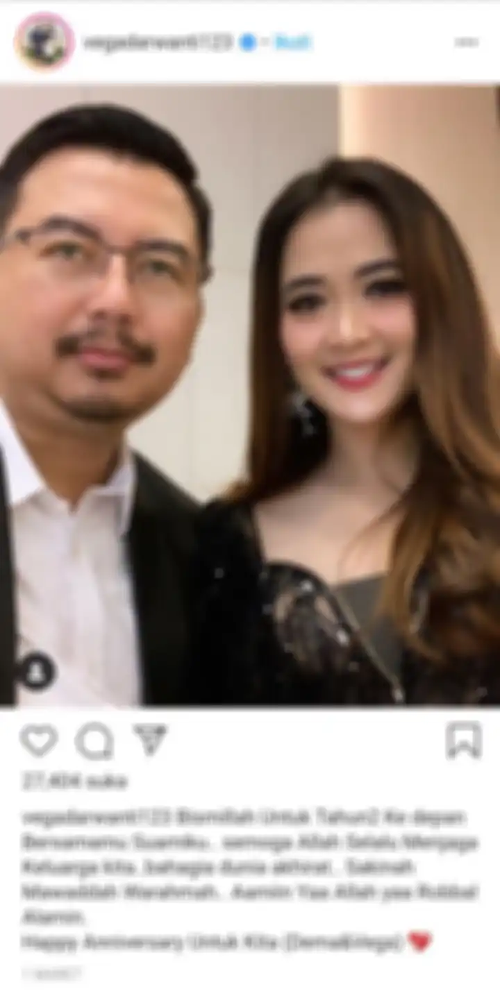 Anniversary ke 11 tahun pernikahan Vega Darwanti.