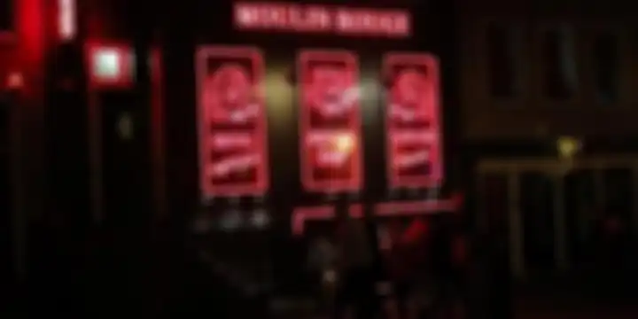 Kawasan hiburan malam yang kondang dengan sebutan \Red Light District\ di Amsterdam, Belanda.
