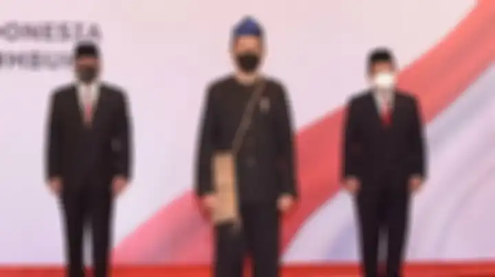 Foto Presiden Jokowi memakai baju Baduy mengandung pesan mendalam tentang Covid-19. Netizen malah bertanya soal perpanjangan PPKM.