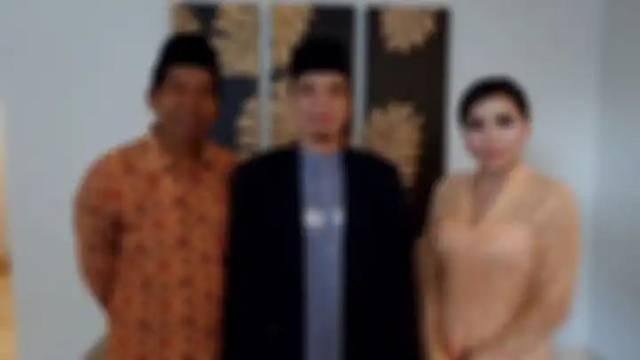 Eva Bellisima dan Kiwil bersama ustaz