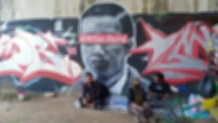 Foto mural di kolong jembatan di wilayah Batuceper, Tangerang, Banten, mendadak viral usai dihapus polisi.