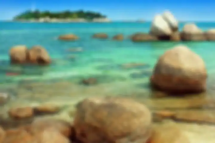 Intip ulasan 7 foto tempat wisata eksotis di Bangka Belitung yang dijamin cocok buat healing bareng pasangan. 
