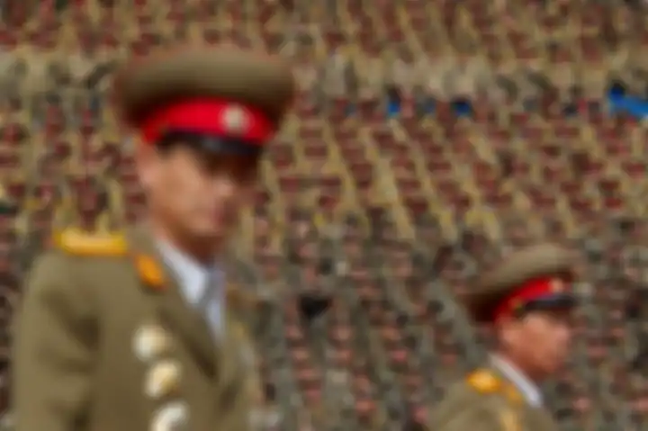 Anggota militer Korea Utara memenuhi stadion di Pyongyang pada tahun 2012 dalam sebuah perayaan untu