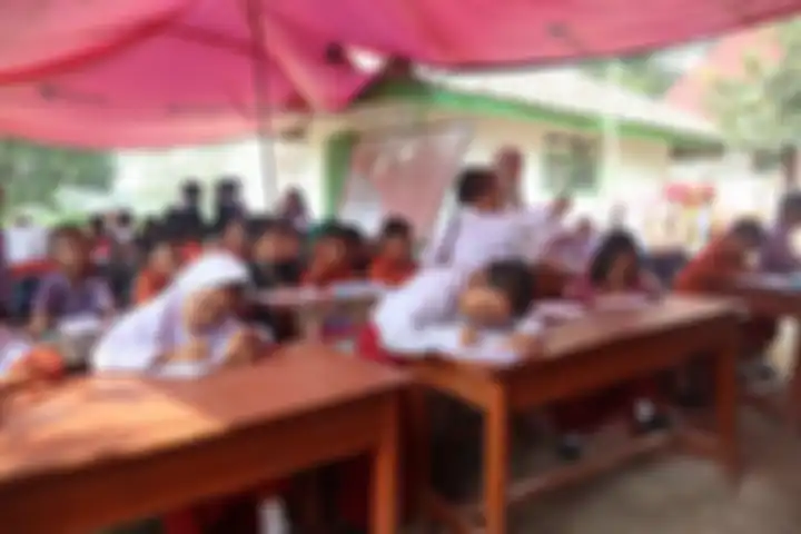 Kegiatan belajar para siswa SD Negeri Malangsari II, Kecamatan Pedes, Karawang, Jawa Barat, Rabu (16/10/2019). Hampir dua tahun lamanya, pengajuan bantuan renovasi tak kunjung datang. Pengajuan itu baru direalisasikan Agustus lalu.