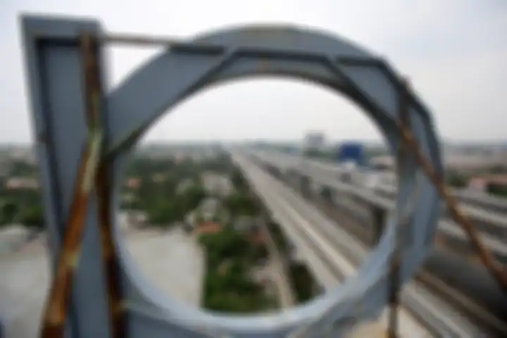 Jalan Tol Layang Jakarta-Cikampek II di kawasan Bekasi Barat yang difoto dengan lensa 35 mm.