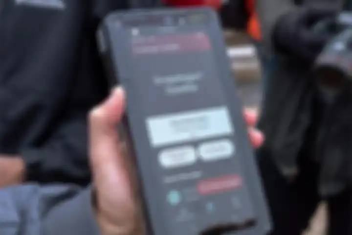 Demonstrasi fitur konektivitas satelit melalui 
