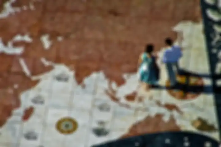 Peta Indonesia terukir di atas mosaik penjelajahan Bangsa Portugal di Lisbon. Foto dibuat dari atas 
