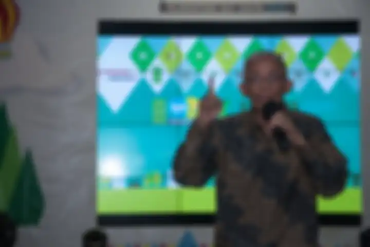 Prof Dr Arief Rachman, salah seorang Dewan Juri 8th Toyota Eco Youth – Green GEOneration 2013 saat m