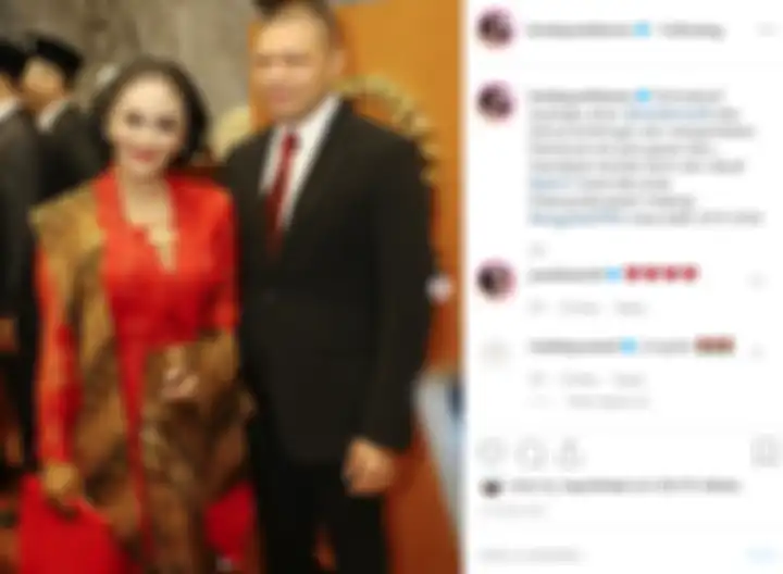 Penampilan Krisdayanti Lemos saat pelantikan anggota DPR.  