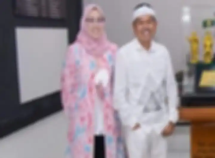 Pernikahan Bupati Purwakarta dengan Dedi Mulyadi ternyata sempat tak dapat restu. Pantas foto mesranya makin sulit dicari. 