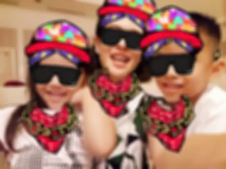 Dian Sastro dan kedua anaknya beraksi lewat Instagram. 