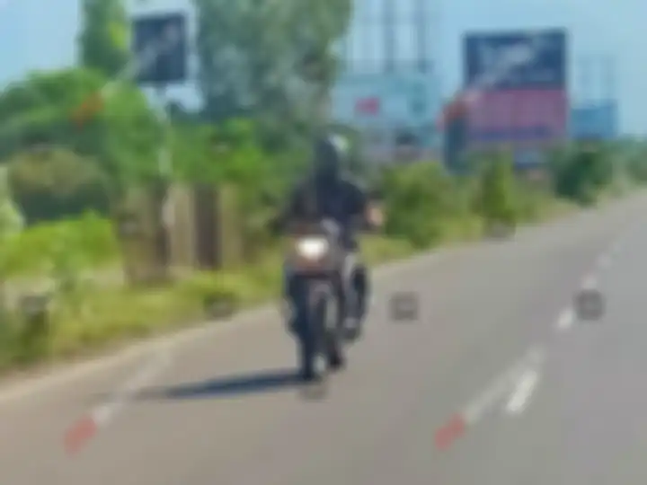 Motor terbaru KTM masih menggunakan bohlam halogen