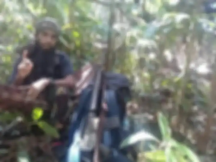 Foto jenazah Ali Kalora banyak dicari di media sosial lantaran posisi jari yang ditunjukkan Jaka Ramadhan, anggota MIT Poso yang ikut tewas.
