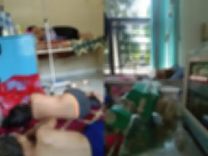 Kondisi Indri Prastika, istri pertama putra siregar yang sedang sakit dan ditemani anak-anaknya