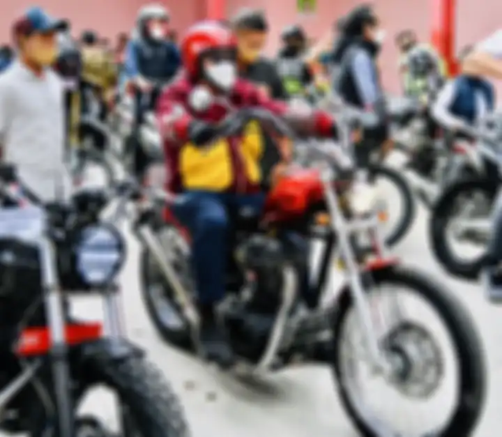 Menteri PUPR Basuki Hadimuljono mengendarai motor kustom berwarna merah