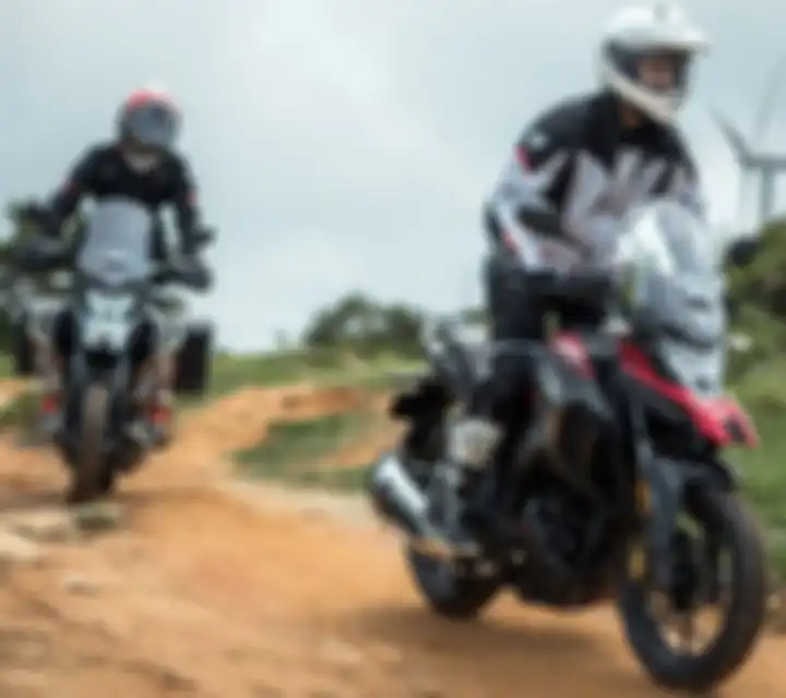 Honda CB190X saat dikendarai.